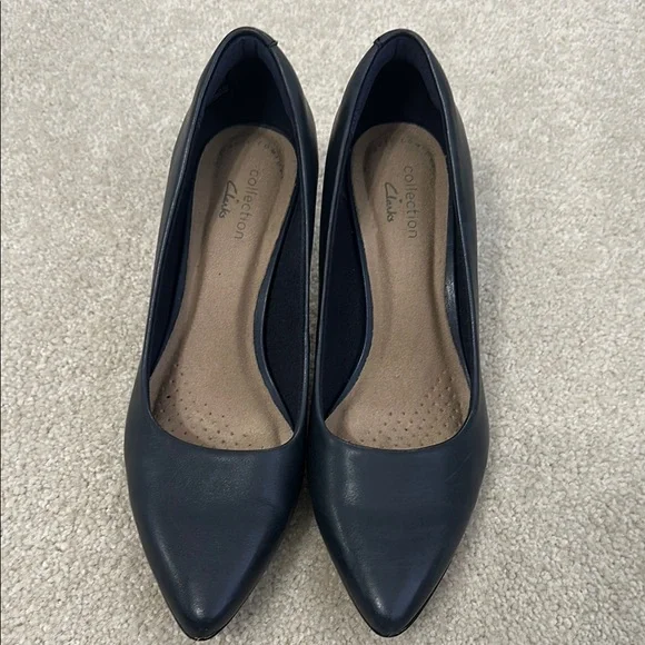 Clarks Navy Blue Women's Pumps - Picture 2 of 4
